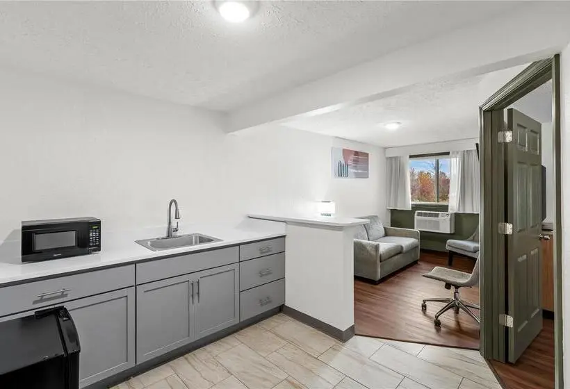 Hotelli Days Inn By Wyndham Airport/maine Mall