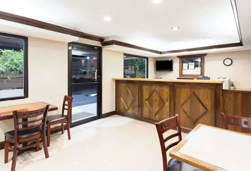 호텔 Days Inn By Wyndham Dahlonega University Area