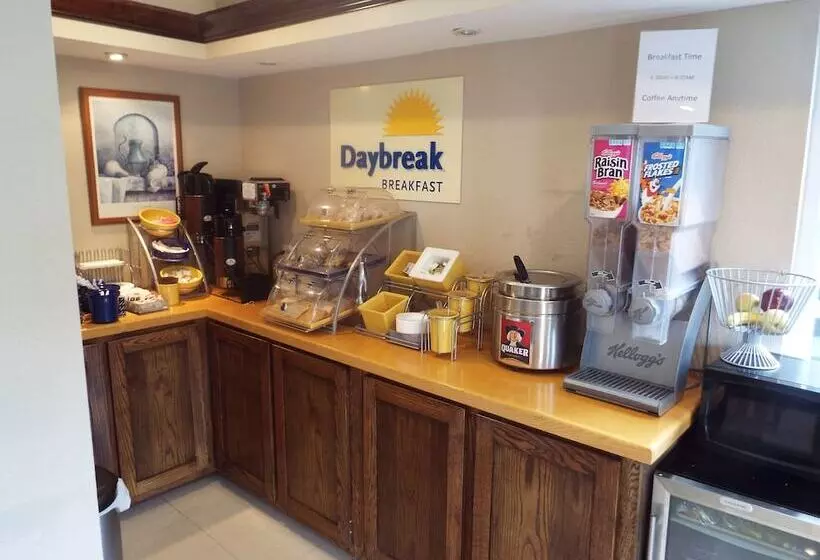 호텔 Days Inn By Wyndham Dahlonega University Area