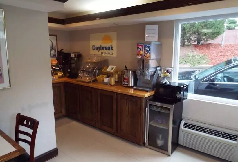 호텔 Days Inn By Wyndham Dahlonega University Area