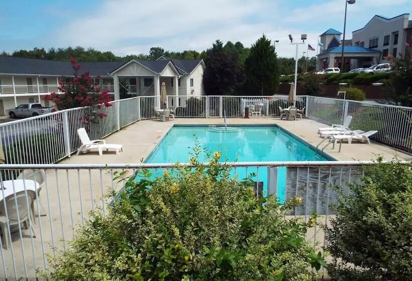 호텔 Days Inn By Wyndham Dahlonega University Area