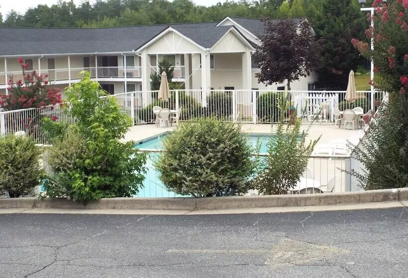 호텔 Days Inn By Wyndham Dahlonega University Area