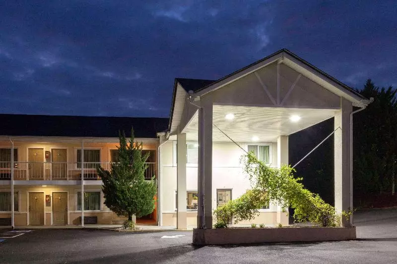 호텔 Days Inn By Wyndham Dahlonega University Area