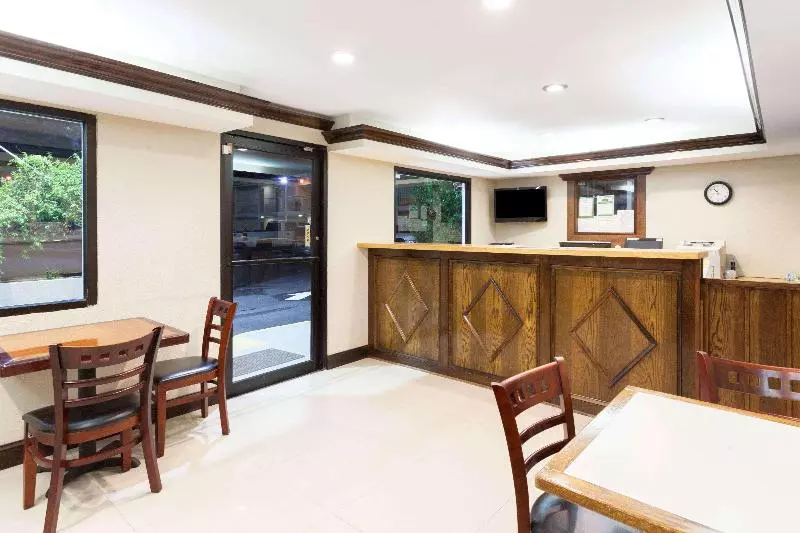 호텔 Days Inn By Wyndham Dahlonega University Area