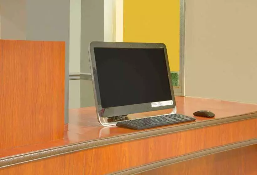 Отель Days Inn By Wyndham Gulfport