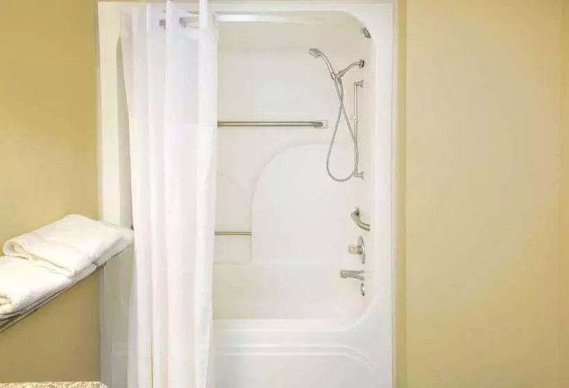 Отель Days Inn By Wyndham Gulfport