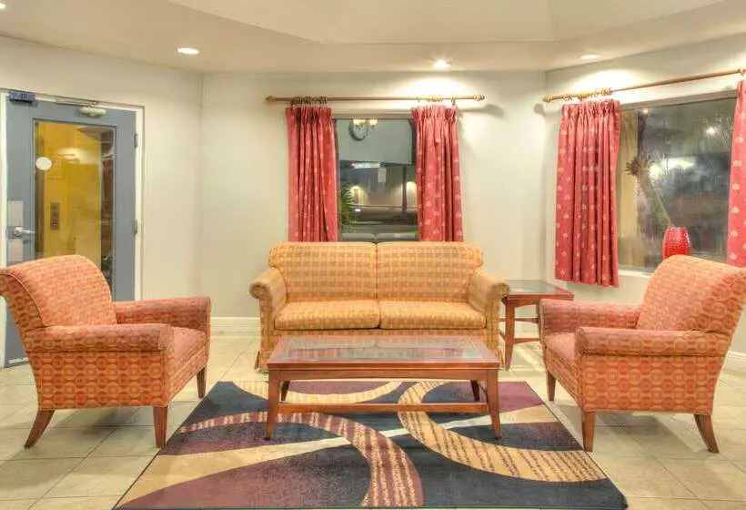 Отель Days Inn By Wyndham Gulfport