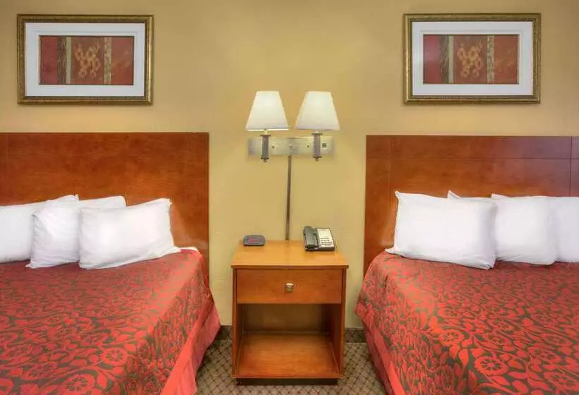 Отель Days Inn By Wyndham Gulfport