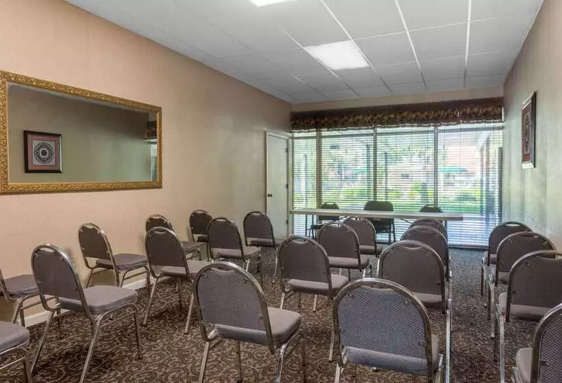 酒店 Days Inn By Wyndham Leesville