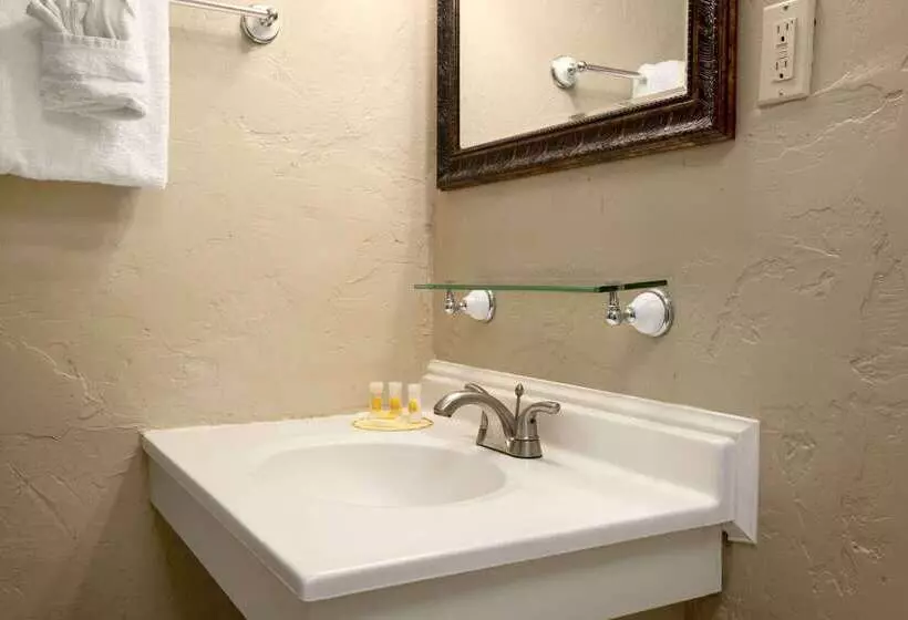 هتل Days Inn By Wyndham Montrose