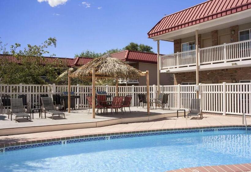 בית מלון כפרי Days Inn By Wyndham Montrose