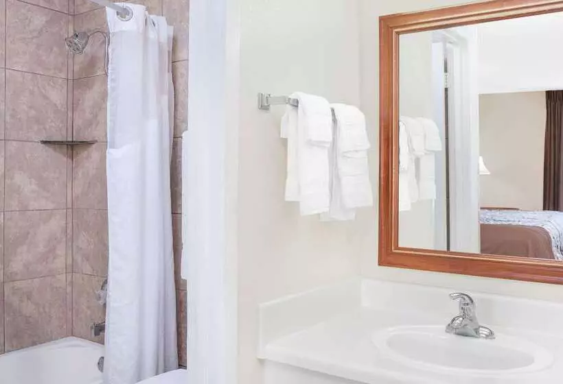 Отель Days Inn By Wyndham Newton Ms/i 20