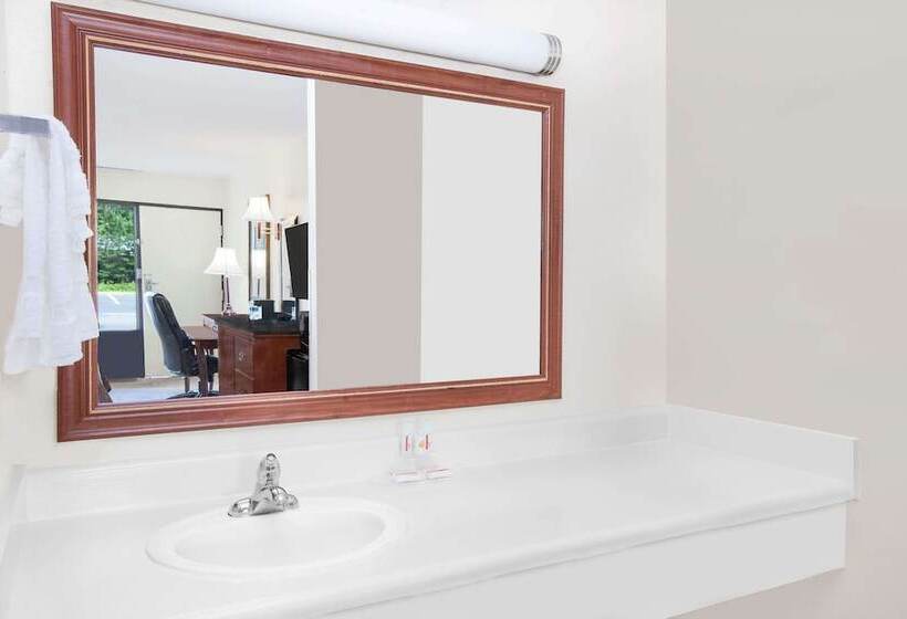 ホテル Days Inn By Wyndham Newton Ms/i 20