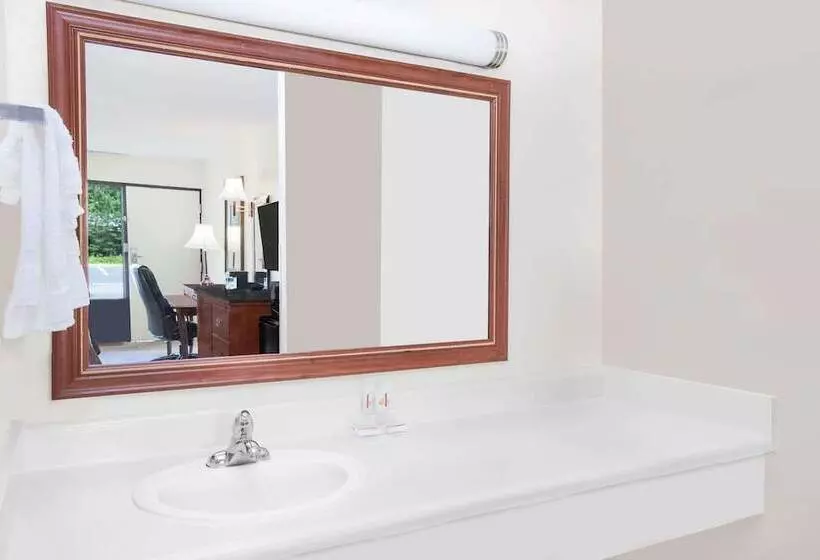 Отель Days Inn By Wyndham Newton Ms/i 20