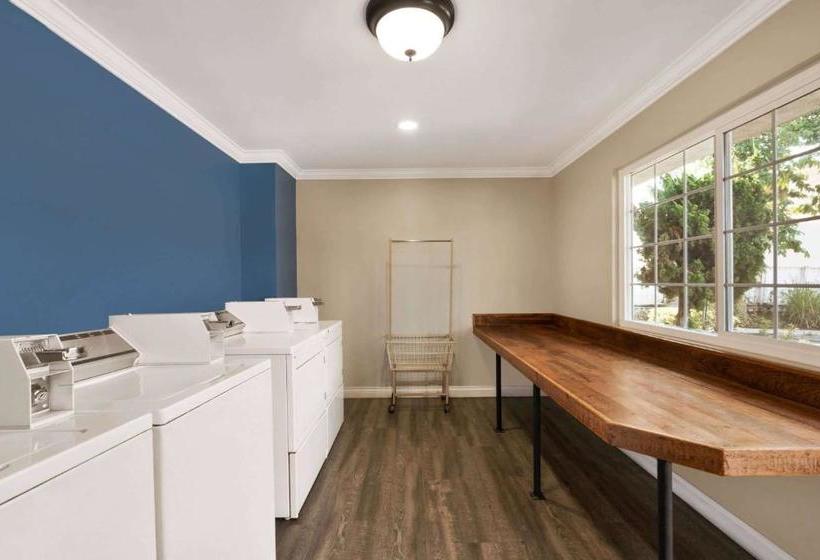 فندق Days Inn & Suites By Wyndham San Diego Sdsu