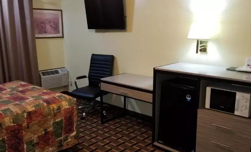 Отель Deluxe Inn Nebraska City