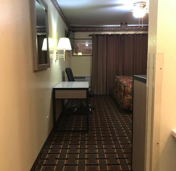 בית מלון כפרי Deluxe Inn Nebraska City