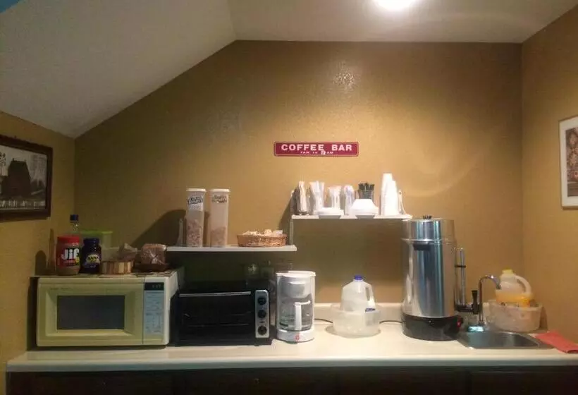 Отель Deluxe Inn Nebraska City