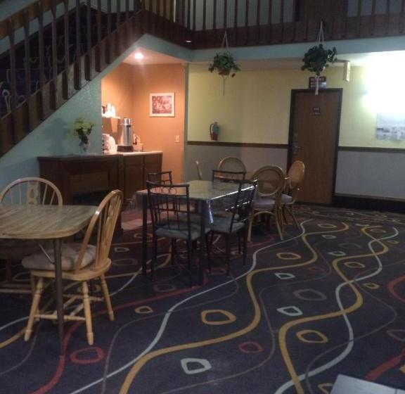 בית מלון כפרי Deluxe Inn Nebraska City