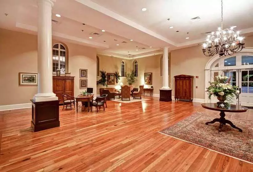 ホテル Embassy Suites By Hilton Charleston Historic District