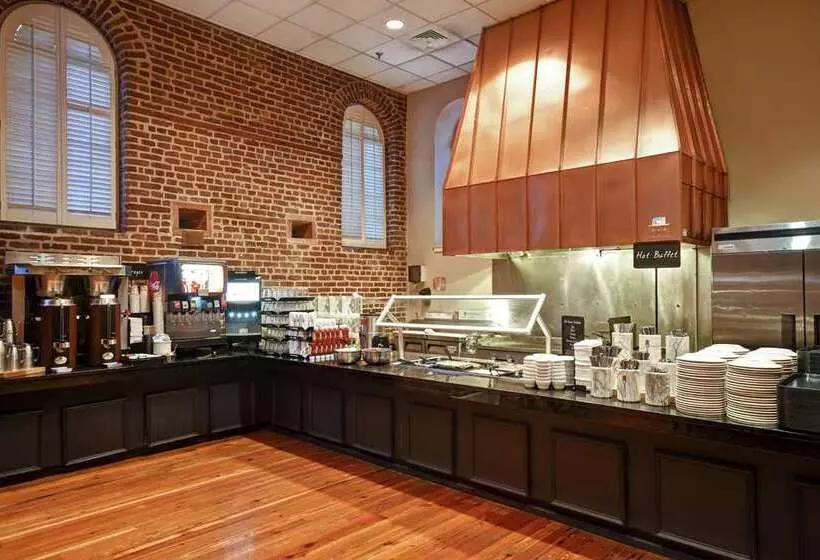 ホテル Embassy Suites By Hilton Charleston Historic District