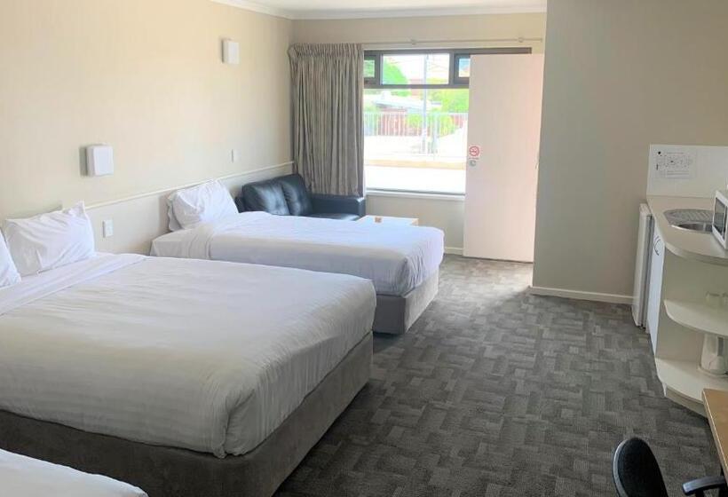 בית מלון כפרי Geraldton Motor Inn