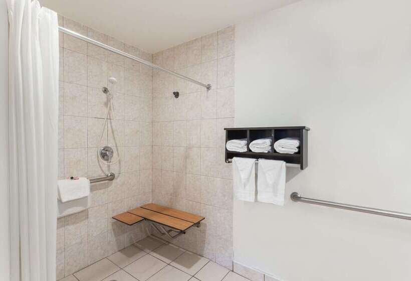 בית מלון כפרי Howard Johnson By Wyndham National City/san Diego South