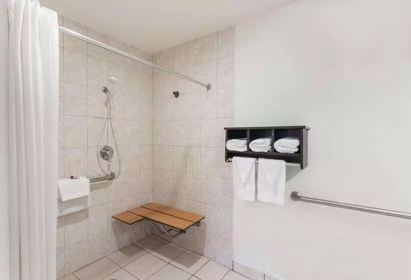 호텔 Howard Johnson By Wyndham National City/san Diego South