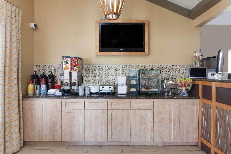 בית מלון כפרי Howard Johnson By Wyndham National City/san Diego South