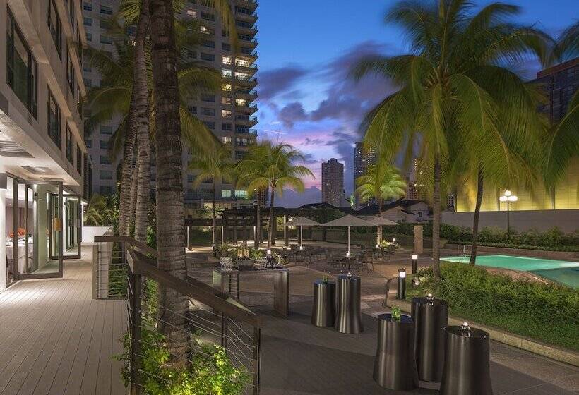 New World Makati Hotel, Manila