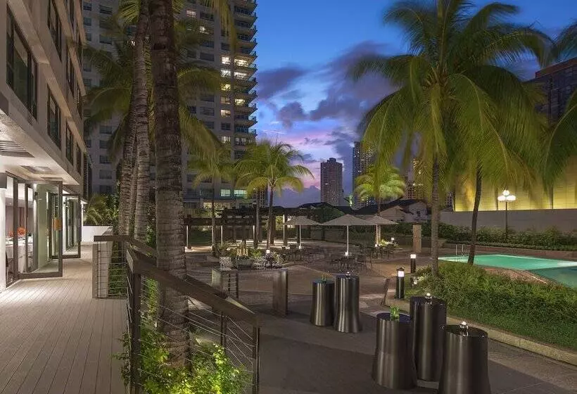 New World Makati Hotel, Manila