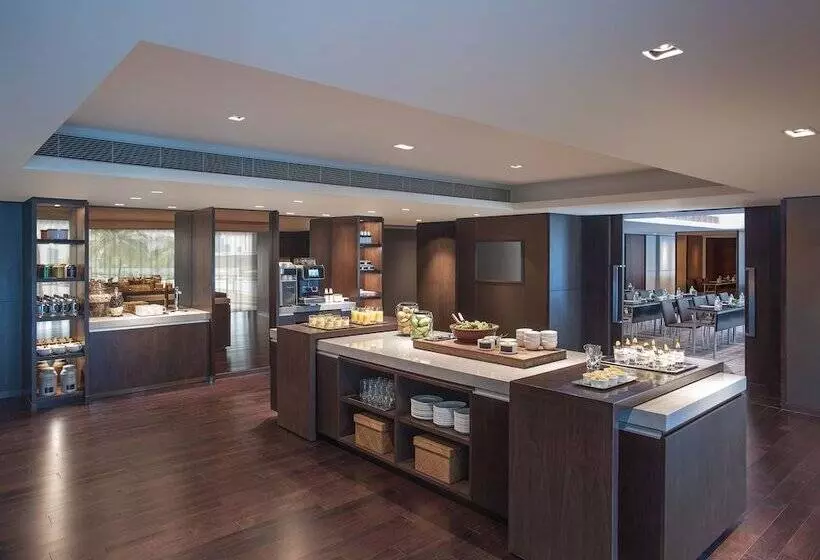 New World Makati Hotel, Manila