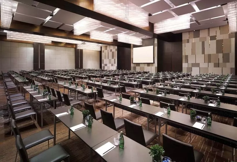 New World Makati Hotel, Manila