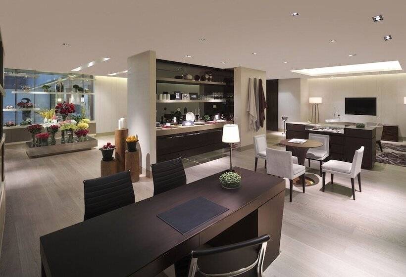 New World Makati Hotel, Manila