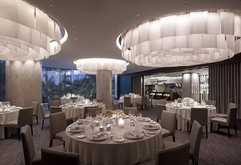 New World Makati Hotel, Manila