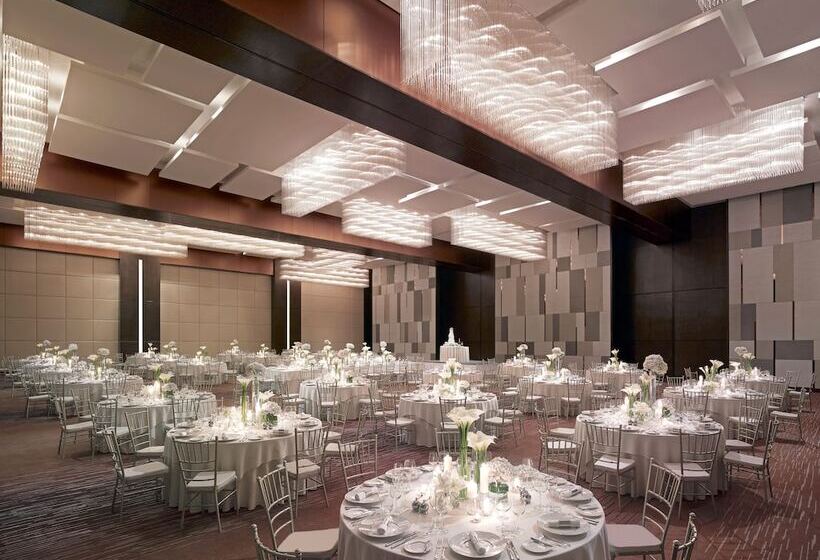 New World Makati Hotel, Manila