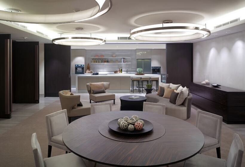 New World Makati Hotel, Manila