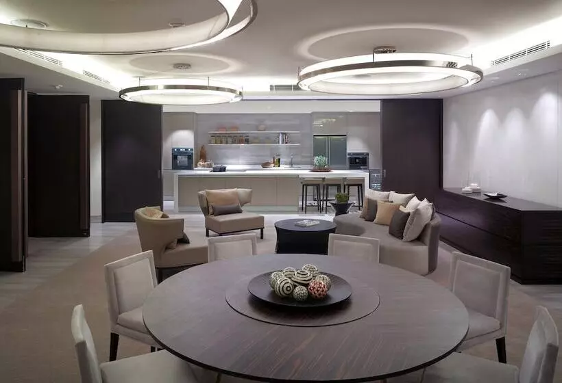 New World Makati Hotel, Manila