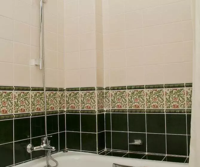 هتل The Inn At Temple Street