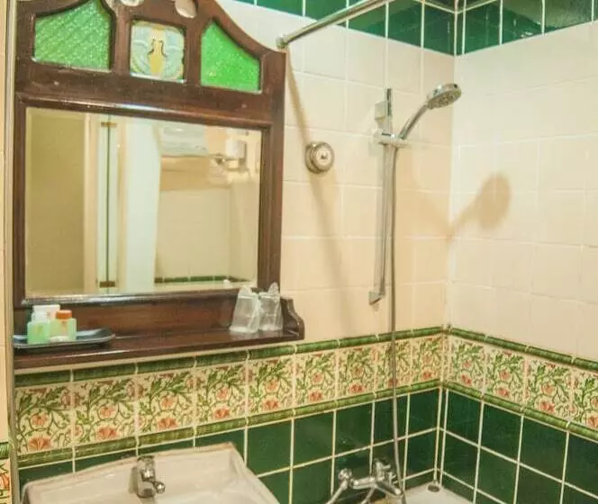 هتل The Inn At Temple Street