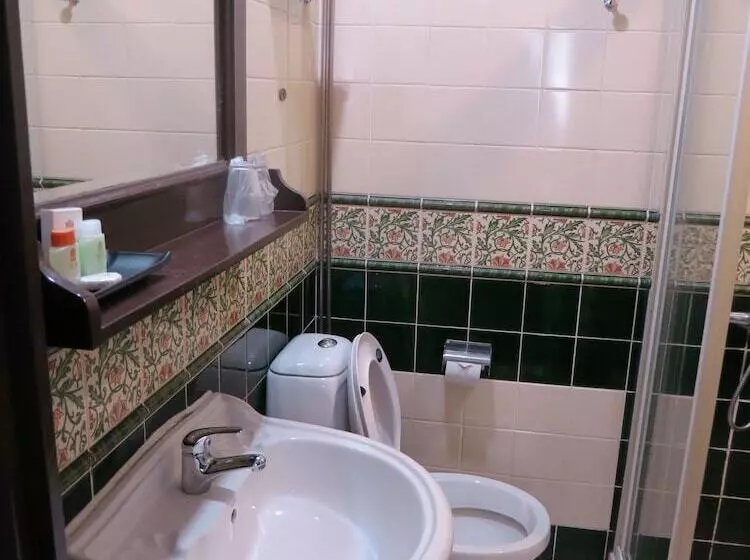 هتل The Inn At Temple Street