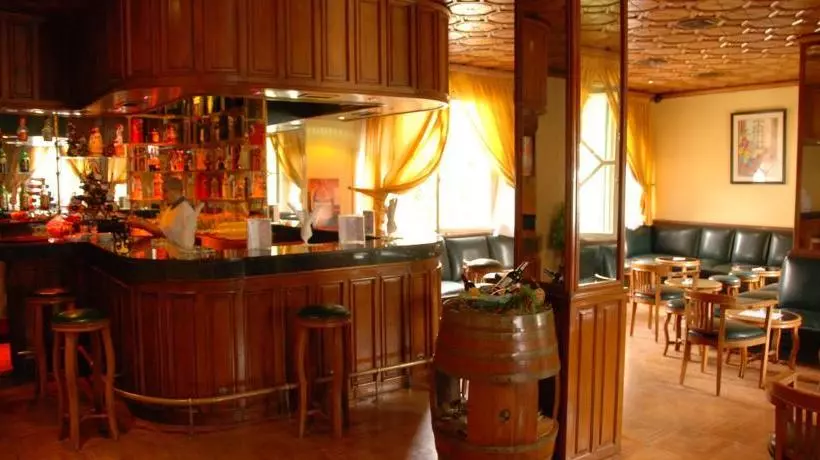 Отель Hôtel Le Tivoli