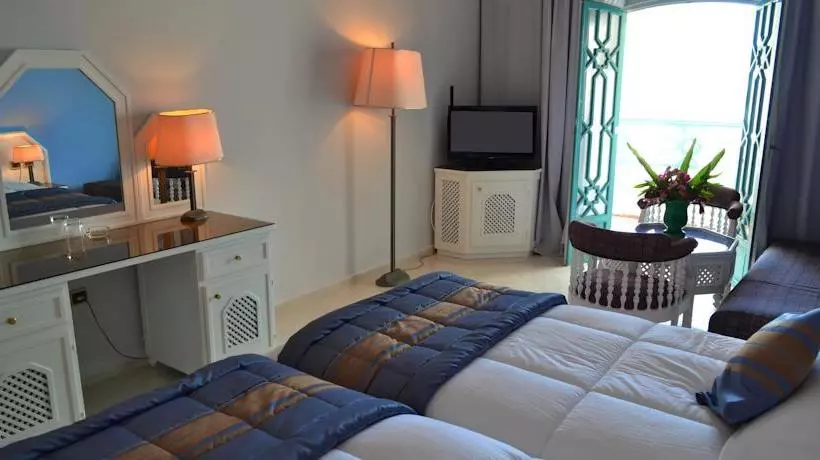 Отель Hôtel Le Tivoli