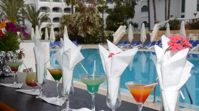 Отель Hôtel Le Tivoli