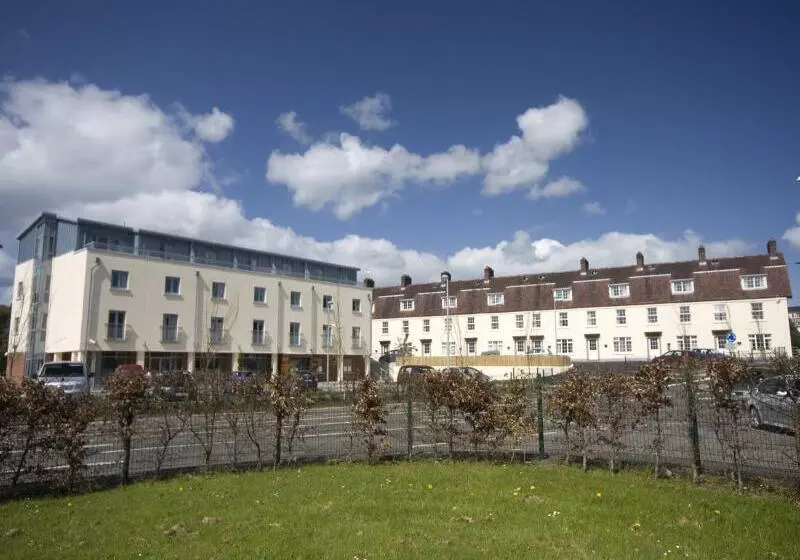 Belmore Court & Motel