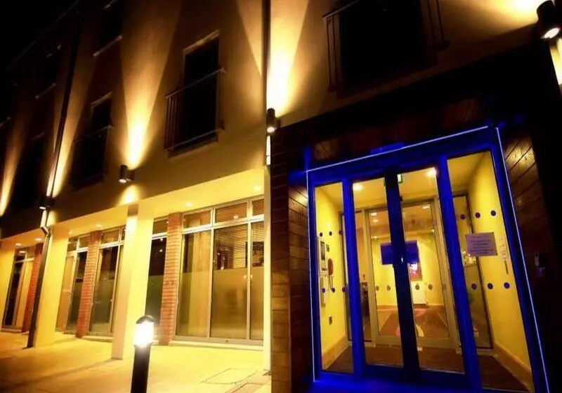 Belmore Court & Motel