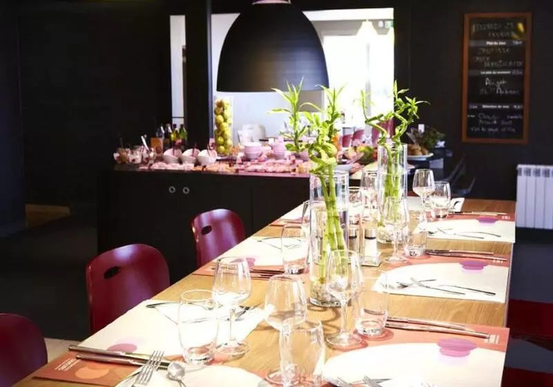 ホテル Campanile Cergy Pontoise