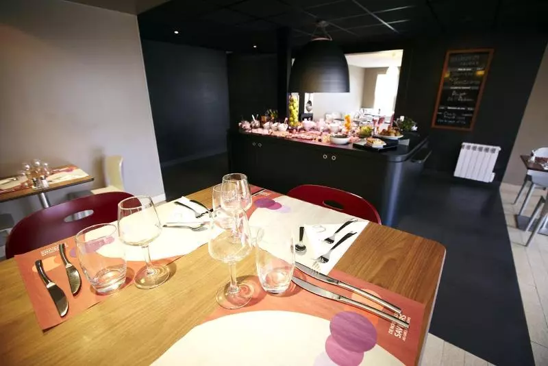 ホテル Campanile Cergy Pontoise