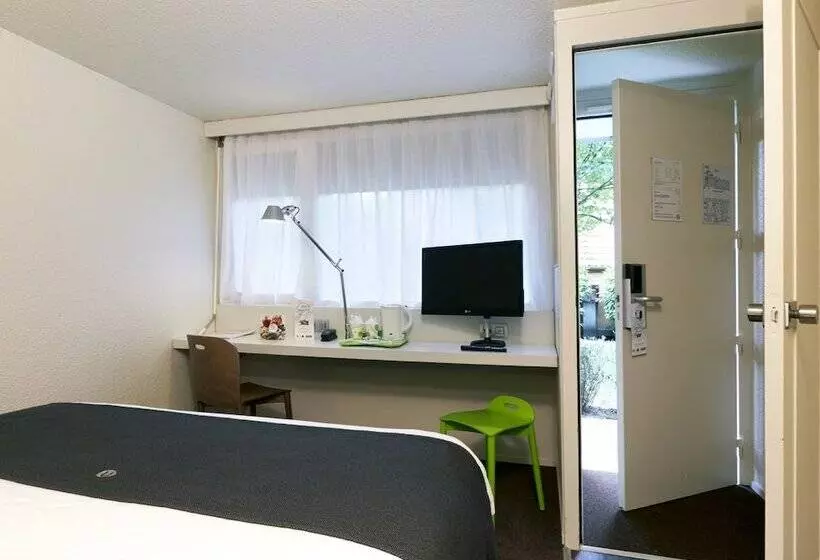 ホテル Campanile Cergy Pontoise