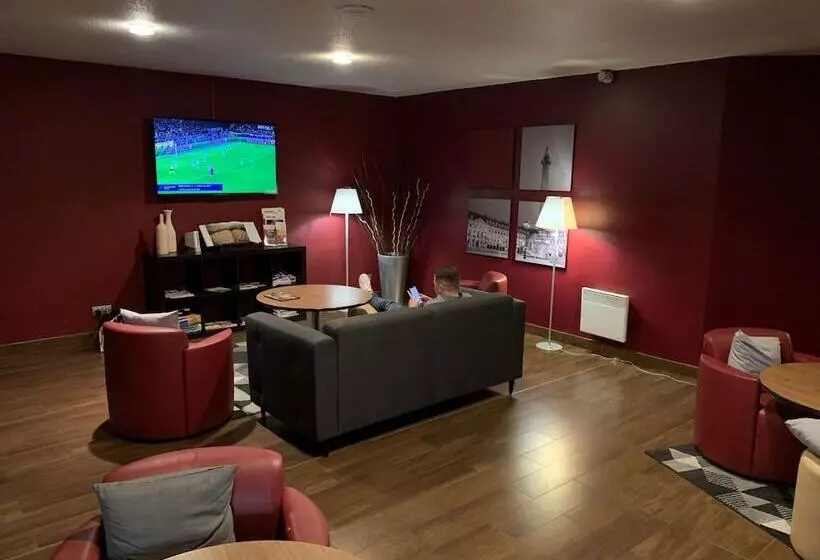 ホテル Campanile Cergy Pontoise